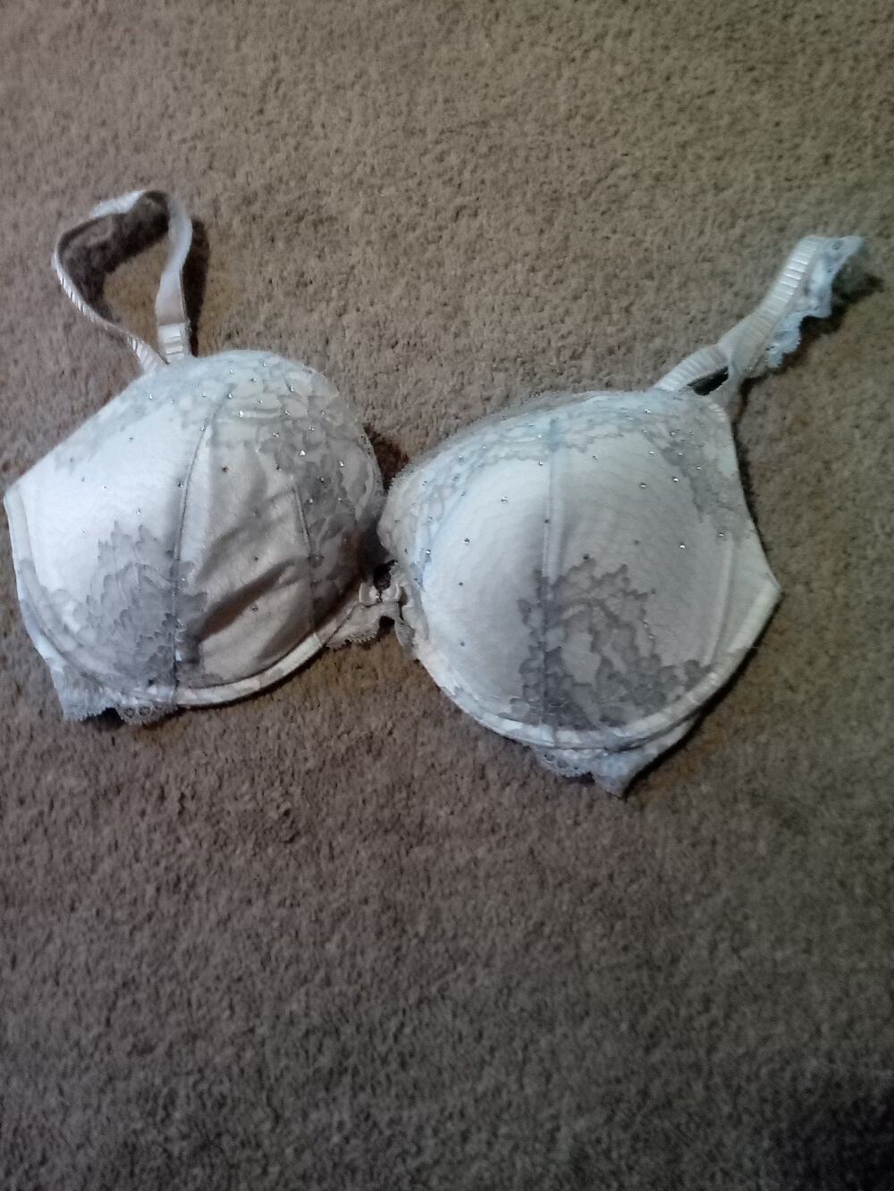 VICTORIA'S SECRET Gray Lace w/ Rhinestones VERY SEXY Push-up Bra Sz 36DD